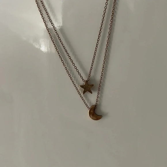 Free - Gold moon and star layered stacked necklace - Picture 4 of 4